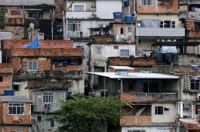Racismo estrutural pesa no impacto da covid nas favelas