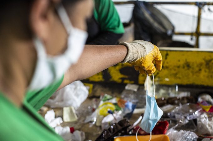 Descarte irregular de máscaras descartáveis preocupa recicladores