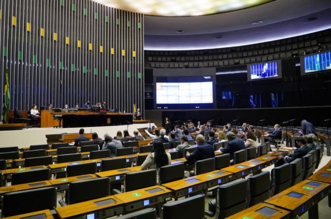 Proposta quer incluir cotas para mulheres na política em proposta sobre eleições