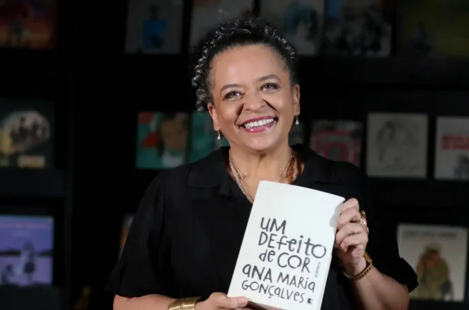 Ana Maria Gonçalves, primeira mulher negra a virar imortal na ABL