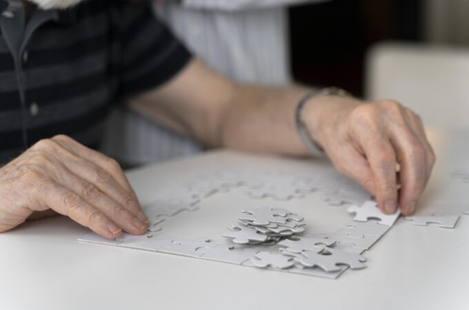 Setembro Lilás alerta sobre a desinformação e o impacto desigual das demências