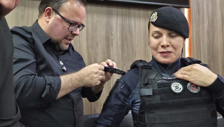Comando da GCM de Cotia agora tem voz feminina!
